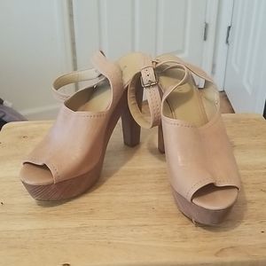 Camel platform wrap around ankle